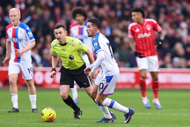 Nottingham Forest v Crystal Palace, Premier League Yeremy Pino of Crystal Palace looks for options during the Nottingham Forest v Crystal Palace Premier League match at the City Ground, West Bridgford, England on 1 February 2026 Credit: Ryan Crockett Every Second Media Editorial use only. All images are copyright Every Second Media Limited. No images may be reproduced without prior permission. All rights reserved. Premier League and Football League images are subject to licensing agreements with Football DataCo Limited. see https: www.football-dataco.com Copyright: xIMAGO EveryxSecondxMediax ESM-1783-0072 RyanxCrockettx xEveryxSecondxMediax