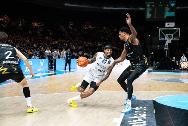 Game action with Michael Weathers 20 MLP Academics Heidelberg , David NGuessan 1 Basketball Löwen Braunschweig and Benjamin Schröder 2 Basketball Löwen Braunschweig in the EasyCredit BBL on matchday 18 in Braunschweig EasyCredit BBL 18 matchday 18 in Braunschweig Michael Weathers 20 MLP Academics Heidelberg with ball against David NGuessan 1 Basketball Löwen Braunschweig and Benjamin Schröder 2 Basketball Löwen Braunschweig Copyright: xFeyzullahxGökalp feyzofsportsx