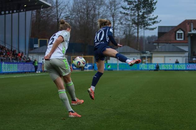 10 TSG Hoffenheim shoots the ball while Michelle Ulbrich 5 SV Werder Bremen defends shot from 10 TSG Hoffenheim Copyright: xspeedshotx