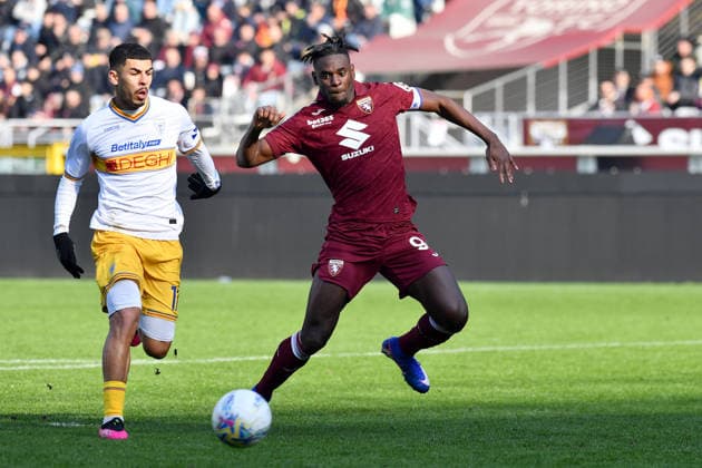 Duvan Zapata of Torino FC and Danilo Veiga of US Lecce during Serie A 2025 26 match between Torino FC and of US Lecce at Olimpico Grande Torino Stadium on February 01, 2026 in Turin, Italy - ph Giuliano Marchisciano  Copyright: xGiulianoxMarchisciano IPAxSportx xipa-agency.netx xx IPA_70843224 IPA_Agency_IPA70843224