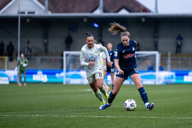 Valesca Ampoorter TSG Hoffenheim, 18 in duel with Maja Sternad Werder Bremen, 11 , GER, TSG 1899 Hoffenheim vs SV Werder Bremen, Football Google Pixel Womens Bundesliga, Matchday 16, Season 2025 2026, 01 02 2026 DFB regulations prohibit any use of photographs as image sequences and or quasi video GER, TSG 1899 Hoffenheim vs SV Werder Bremen, Football Google Pixel Womens Bundesliga, Matchday 16, Season 2025 2026, 01 02 2026 Hoffenheim Copyright: xEibner-Pressefoto Memmlerx EP_MMR