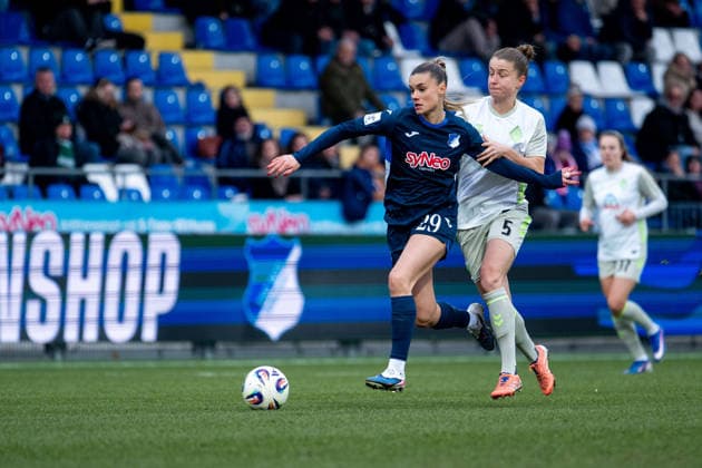Selina Cerci TSG Hoffenheim, 29 in duel with Michelle Ulbrich Werder Bremen, 05 , GER, TSG 1899 Hoffenheim vs SV Werder Bremen, Football Google Pixel Womens Bundesliga, Matchday 16, Season 2025 2026, 01 02 2026 DFB regulations prohibit any use of photographs as image sequences and or quasi video GER, TSG 1899 Hoffenheim vs SV Werder Bremen, Football Google Pixel Womens Bundesliga, Matchday 16, Season 2025 2026, 01 02 2026 Hoffenheim Copyright: xEibner-Pressefoto Memmlerx EP_MMR