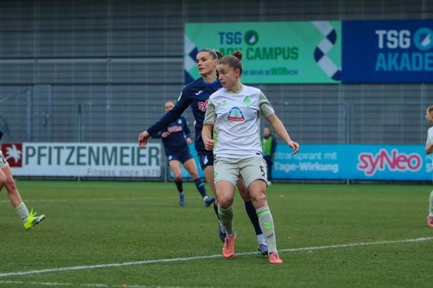 Michelle Ulbrich 5 SV Werder Bremen in a duel with Selina Cerci 8 TSG Hoffenheim duel for the ball Copyright: xspeedshotx