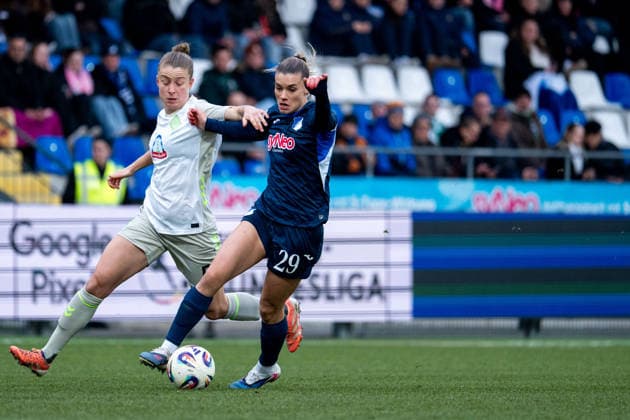 Selina Cerci TSG Hoffenheim, 29 in duel with Michelle Ulbrich Werder Bremen, 05 , GER, TSG 1899 Hoffenheim vs SV Werder Bremen, Football Google Pixel Womens Bundesliga, Matchday 16, Season 2025 2026, 01 02 2026 DFB regulations prohibit any use of photographs as image sequences and or quasi video GER, TSG 1899 Hoffenheim vs SV Werder Bremen, Football Google Pixel Womens Bundesliga, Matchday 16, Season 2025 2026, 01 02 2026 Hoffenheim Copyright: xEibner-Pressefoto Memmlerx EP_MMR