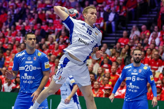 01 02 2026, Handball, Men s EHF EURO 2026, Iceland Croatia, Jyske Bank Boxen in Herning, Denmark, Placement Match 3 4 Gisli Thorgeir Kristjansson Iceland 10 throws the ball on goal Denmark
