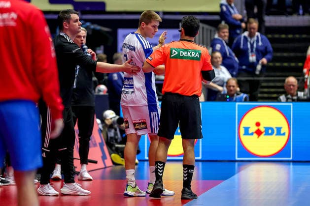 01 02 2026, Handball, Men s EHF EURO 2026, Iceland Croatia, Jyske Bank Boxen in Herning, Denmark, Placement Match 3 4 Red card for Viggo Kristjansson Iceland 07 Denmark