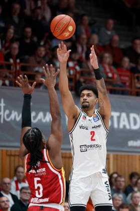 f l n r Marcus Carr Fitness First Wuerzburg Baskets, 5 and Ibrahim Watson Bamberg Baskets, 2 , 01 02 2026, Basketball, BBL, Fitness First Wuerzburg Baskets vs BMA365 Bamberg Baskets, GER, Wuerzburg, Tectake Arena Copyright: HMBxMedia xHeikoxBecker