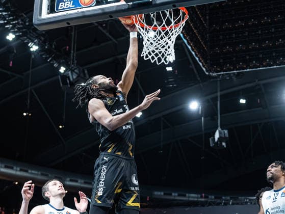 Chip Flanigan Basketball Loewen Braunschweig, 30 in Dunk Basketball Loewen Braunschweig vs MLP Academics Heidelberg, Basketball, easyCredit Basketball Bundesliga, 18 Matchday, Season 2025 2026, 01 02 2026 Basketball Loewen Braunschweig vs MLP Academics Heidelberg, Basketball, easyCredit Basketball Bundesliga, 18 Matchday, Season 2025 2026, 01 02 2026 Braunschweig Copyright: xEibner-Pressefoto DamianxKruczynx EP_DKI