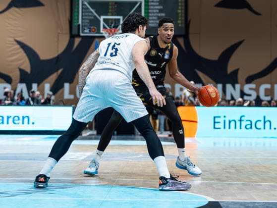 David N Guessan Basketball Loewen Braunschweig, 01 in duel against Marcel Kessen MLP Academics Heidelberg, 15 Basketball Loewen Braunschweig vs MLP Academics Heidelberg, Basketball, easyCredit Basketball Bundesliga, Matchday 18, Season 2025 2026, 01 02 2026 Basketball Loewen Braunschweig vs MLP Academics Heidelberg, Basketball, easyCredit Basketball Bundesliga, Matchday 18, Season 2025 2026, 01 02 2026 Braunschweig Copyright: xEibner-Pressefoto DamianxKruczynx EP_DKI