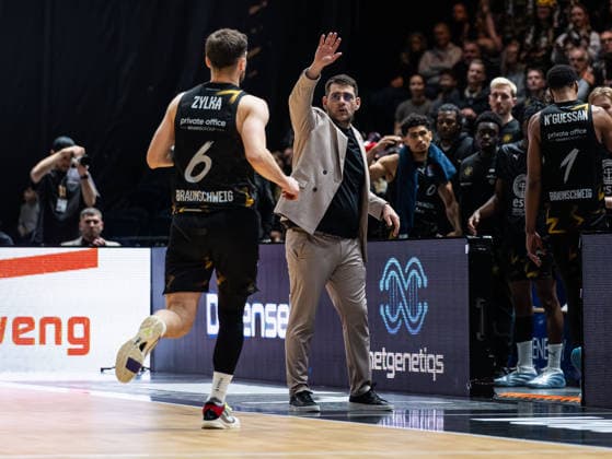 Kostas Papazoglou Head Coach, Basketball Loewen Braunschweig is satisfied Basketball Loewen Braunschweig vs MLP Academics Heidelberg, Basketball, easyCredit Basketball Bundesliga, Matchday 18, Season 2025 2026, 01 02 2026 Basketball Loewen Braunschweig vs MLP Academics Heidelberg, Basketball, easyCredit Basketball Bundesliga, Matchday 18, Season 2025 2026, 01 02 2026 Braunschweig Copyright: xEibner-Pressefoto DamianxKruczynx EP_DKI