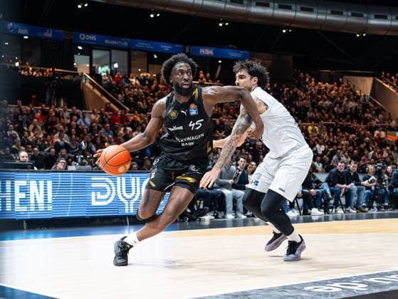 Simi Shittu Basketball Loewen Braunschweig, 45 in duel against Marcel Kessen MLP Academics Heidelberg, 15 Basketball Loewen Braunschweig vs MLP Academics Heidelberg, Basketball, easyCredit Basketball Bundesliga, Matchday 18, Season 2025 2026, 01 02 2026 Basketball Loewen Braunschweig vs MLP Academics Heidelberg, Basketball, easyCredit Basketball Bundesliga, Matchday 18, Season 2025 2026, 01 02 2026 Braunschweig Copyright: xEibner-Pressefoto DamianxKruczynx EP_DKI