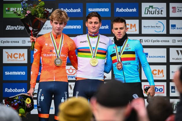 2026 UCI Cyclo-cross World Championships Picture by Simon Wilkinson SWpix.com - 01 02 2026 - Cycling - 2026 UCI Cyclo-cross World Championships - Hulst, Zeeland, Netherlands - Men™s Elite - Podium - Winner Mathieu Van der Poel (Netherlands) 2nd Place Tibor Del Grosso (Netherlands) 3rd Place Thibau Nys (Belgium) Copyright: x xSWpix.comx(t axPhotographyxHubxLtd)xSimonxWilkinson SWpix.comx SWP-3176-0344