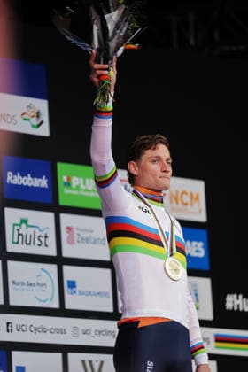 2026 UCI Cyclo-cross World Championships Picture by Alex Whitehead SWpix.com - 01 02 2026 - Cycling - 2026 UCI Cyclo-cross World Championships - Hulst, Zeeland, Netherlands - Men™s Elite - Podium - Winner Mathieu Van der Poel (Netherlands) Copyright: x xSWpix.comx(t axPhotographyxHubxLtd)xAlexxWhitehead SWpix.comx SWP-3176-0348
