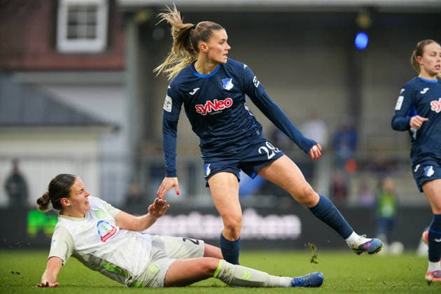 Soccer Google Pixel Women Bundesliga, Matchday 16, TSG Hoffenheim SV Werder Bremen on 01 02 2026 in Hoffenheim Dietmar Hopp Stadion , Germany, Season 2025 2026 DFB DFL REGULATIONS PROHIBIT ANY USE OF PHOTOGRAPHS as IMAGE SEQUENCES and or QUASI VIDEO Cerci, Selina 29,TSG in duel with Nemeth, Hanna 23,SVW Hoffenheim Dietmar Hopp Stadion Germany Copyright: xChristophxKinzingerx