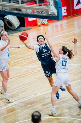 BB 1BL Women Syntainics MBC Lions Eisvoegel USC Freiburg Liz Smith GISA Lions MBC , Britta Daub Eisvoegel USC Freiburg during the 2025 2026 season in the DBBL Toyota Bundesliga Syntainics MBC Lions and Eisvoegel USC Freiburg at the SWH Arena on February 1, 2026 in Halle Saale, Sachsen Anhalt, Germany