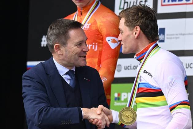 Dutch Mathieu van der Poel celebrates in the world champion jersey after winning for the eighth time the men elite race at UCI Cyclocross World Championships, on Sunday 01 February 2026, in Hulst, The Netherlands. ERICxLALMAND  x160260799x