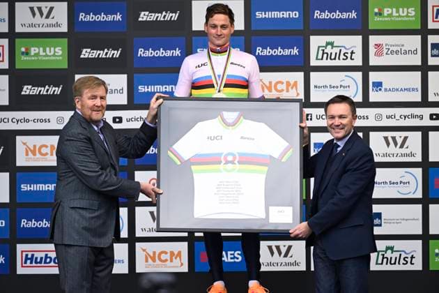 UCI World Championships 2026 Hulst HULST, THE NETHERLANDS - FEBRUARY 01 : Van Der Poel Mathieu (Ned) with Willem-Alexander der Nederlanden, king of The Netherlands and David Lappartient President of UCI after the 2026 UCI Cyclo-Cross World Championships for Men Elite on February 01, 2026 in Hulst, The Netherlands, 01 02 2026 Hulst The Netherlands  Copyright: xNicoxVereeckenx