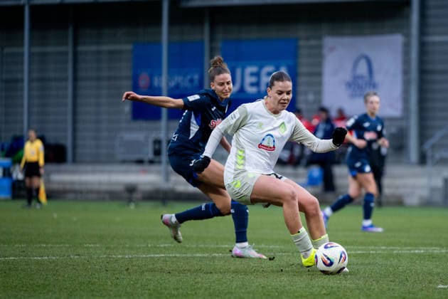 Juliane Wirtz Werder Bremen, 28 in duel with Franziska Harsch TSG Hoffenheim, 17 , GER, TSG 1899 Hoffenheim vs SV Werder Bremen, Football Google Pixel Womens Bundesliga, Matchday 16, Season 2025 2026, 01 02 2026 DFB regulations prohibit any use of photographs as image sequences and or quasi video GER, TSG 1899 Hoffenheim vs SV Werder Bremen, Football Google Pixel Womens Bundesliga, Matchday 16, Season 2025 2026, 01 02 2026 Hoffenheim Copyright: xEibner-Pressefoto Memmlerx EP_MMR