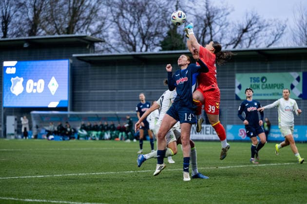 Lisa Doorn TSG Hoffenheim, 14 in duel with Mariella el Sherif Werder Bremen, 39 , GER, TSG 1899 Hoffenheim vs SV Werder Bremen, Football Google Pixel Womens Bundesliga, Matchday 16, Season 2025 2026, 01 02 2026 DFB regulations prohibit any use of photographs as image sequences and or quasi video GER, TSG 1899 Hoffenheim vs SV Werder Bremen, Football Google Pixel Womens Bundesliga, Matchday 16, Season 2025 2026, 01 02 2026 Hoffenheim Copyright: xEibner-Pressefoto Memmlerx EP_MMR