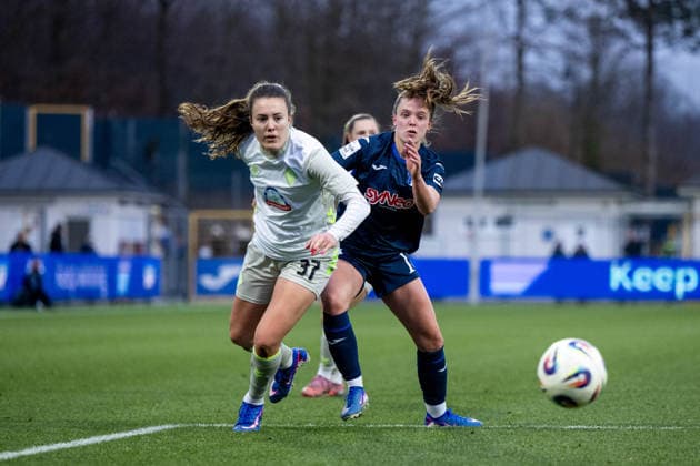 Mara Alber Werder Bremen, 37 in duel with Valesca Ampoorter TSG Hoffenheim, 18 , GER, TSG 1899 Hoffenheim vs SV Werder Bremen, Football Google Pixel Womens Bundesliga, Matchday 16, Season 2025 2026, 01 02 2026 DFB regulations prohibit any use of photographs as image sequences and or quasi video GER, TSG 1899 Hoffenheim vs SV Werder Bremen, Football Google Pixel Womens Bundesliga, Matchday 16, Season 2025 2026, 01 02 2026 Hoffenheim Copyright: xEibner-Pressefoto Memmlerx EP_MMR
