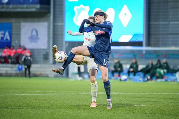 Soccer Google Pixel Women Bundesliga, Matchday 16, TSG Hoffenheim SV Werder Bremen on 01 02 2026 in Hoffenheim Dietmar Hopp Stadion , Germany, Season 2025 2026 DFB DFL REGULATIONS PROHIBIT ANY USE OF PHOTOGRAPHS as IMAGE SEQUENCES and or QUASI VIDEO Douma, Wianda Ellen 13,TSG in duel with Desic, Medina 9,SVW Hoffenheim Dietmar Hopp Stadion Germany Copyright: xChristophxKinzingerx