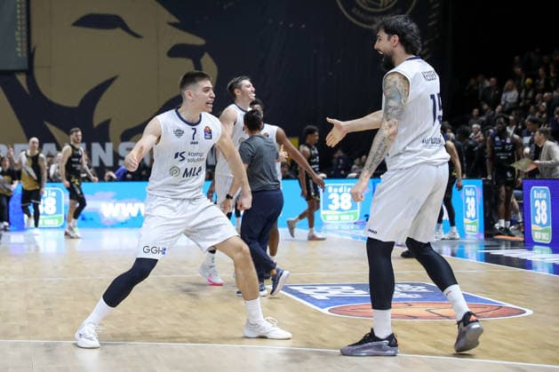 01 02 2026, xgox, Basketball easyCredit BBL Basketball Loewen Braunschweig MLP Academics Heidelberg emspor, v l Dusan Neskovic Heidelberg, 7 , Marcel Kessen Heidelberg, 15 Cheering about the victory, cheering after the end of the game Braunschweig