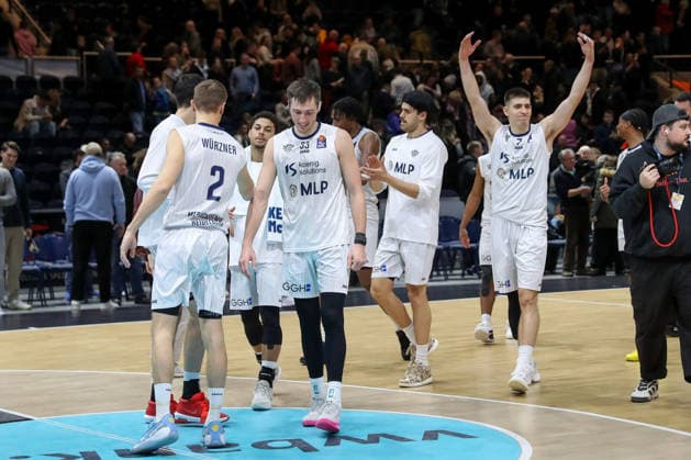01 02 2026, xgox, Basketball easyCredit BBL Basketball Loewen Braunschweig MLP Academics Heidelberg emspor, f l Heidelberg around Dusan Neskovic Heidelberg, 7 cheering about the victory, cheering after the end of the game Braunschweig