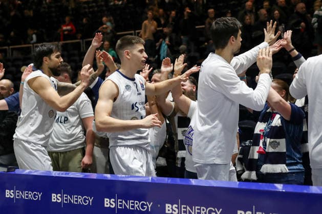 01 02 2026, xgox, Basketball easyCredit BBL Basketball Loewen Braunschweig MLP Academics Heidelberg emspor, f l Heidelberg cheering about the victory, cheering after the end of the game with the fans Braunschweig