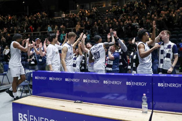 01 02 2026, xgox, Basketball easyCredit BBL Basketball Loewen Braunschweig MLP Academics Heidelberg emspor, f l Heidelberg cheering about the victory, cheering after the end of the game with the fans Braunschweig