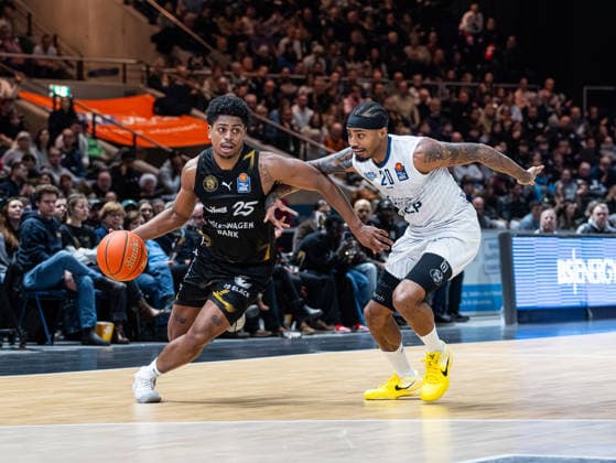 Grant Sherfield Basketball Loewen Braunschweig, 25 in duel against Michael Weathers MLP Academics Heidelberg, 20 Basketball Loewen Braunschweig vs MLP Academics Heidelberg, Basketball, easyCredit Basketball Bundesliga, Matchday 18, Season 2025 2026, 01 02 2026 Basketball Loewen Braunschweig vs MLP Academics Heidelberg, Basketball, easyCredit Basketball Bundesliga, Matchday 18, Season 2025 2026, 01 02 2026 Braunschweig Copyright: xEibner-Pressefoto DamianxKruczynx EP_DKI