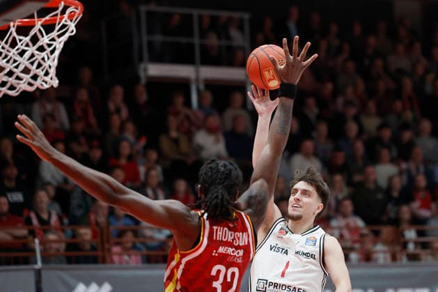 f l n r Charles Thompson Fitness First Wuerzburg Baskets, 32 and Zachary Ensminger Bamberg Baskets, 1 , 01 02 2026, Basketball, BBL, Fitness First Wuerzburg Baskets vs BMA365 Bamberg Baskets, GER, Wuerzburg, Tectake Arena Copyright: HMBxMedia xHeikoxBecker
