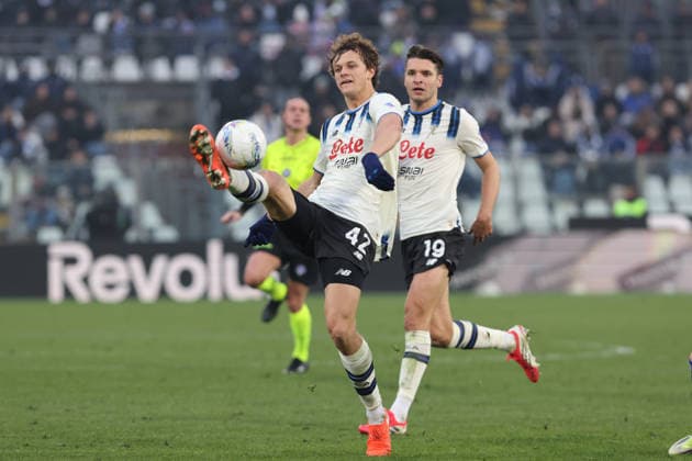 ComoÕs AtalantaÕs Giorgio Scalvini during the Serie A soccer match between Como and Atalanta at the Giuseppe Sinigaglia stadium in Como, north Italy - February 1, 2026 - Soccer.  Copyright: xAntonioxSaiai LaPressex