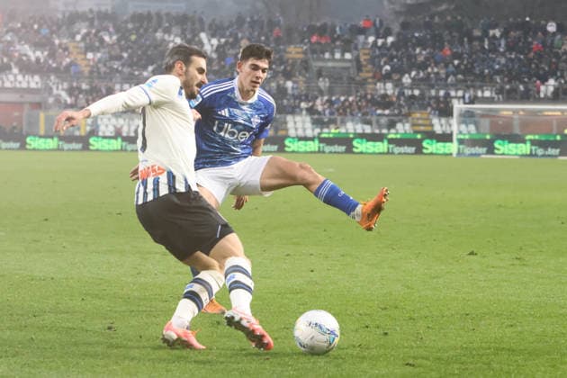 ComoÕs AtalantaÕs Davide Zappacosta during the Serie A soccer match between Como and Atalanta at the Giuseppe Sinigaglia stadium in Como, north Italy - February 1, 2026 - Soccer.  Copyright: xAntonioxSaiai LaPressex