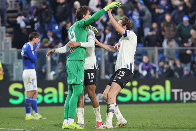 ComoÕs ComoÕs Nico Paz sadness AtalantaÕs goalkeeper Marco Carnesecchi during the Serie A soccer match between Como and Atalanta at the Giuseppe Sinigaglia stadium in Como, north Italy - February 1, 2026 - Soccer.  Copyright: xAntonioxSaiai LaPressex