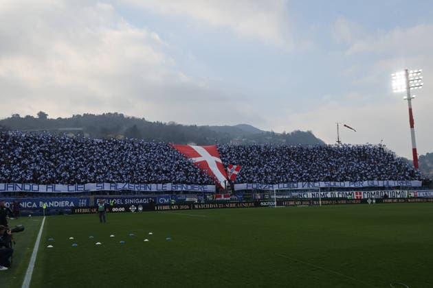 ComoÕs Como supporters during the Serie A soccer match between Como and Atalanta at the Giuseppe Sinigaglia stadium in Como, north Italy - February 1, 2026 - Soccer.  Copyright: xAntonioxSaiai LaPressex
