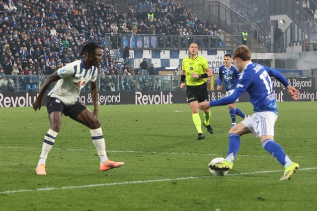 ComoÕs Atalanta s Odilon Kossounou during the Serie A soccer match between Como and Atalanta at the Giuseppe Sinigaglia stadium in Como, north Italy - February 1, 2026 - Soccer.  Copyright: xAntonioxSaiai LaPressex
