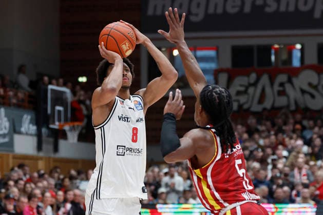 f l n r Demarcus Marquette Demonia Bamberg Baskets, 8 and Marcus Carr Fitness First Wuerzburg Baskets, 5 , 01 02 2026, Basketball, BBL, Fitness First Wuerzburg Baskets vs BMA365 Bamberg Baskets, GER, Wuerzburg, Tectake Arena Copyright: HMBxMedia xHeikoxBecker