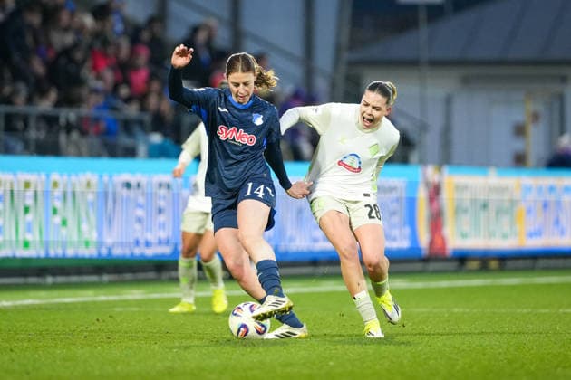 Soccer Google Pixel Women Bundesliga, Matchday 16, TSG Hoffenheim SV Werder Bremen on 01 02 2026 in Hoffenheim Dietmar Hopp Stadion , Germany, Season 2025 2026 DFB DFL REGULATIONS PROHIBIT ANY USE OF PHOTOGRAPHS as IMAGE SEQUENCES and or QUASI VIDEO Doorn, Lisa 14,TSG in duel with Wirtz, Juliane 28,SVW Hoffenheim Dietmar Hopp Stadion Germany Copyright: xChristophxKinzingerx