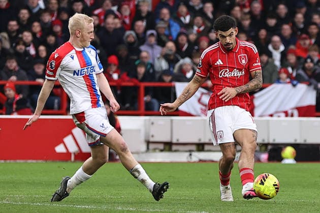 Nottingham Forest v Crystal Palace, Premier League Morgan Gibbs-White of Nottingham Forest plays the ball away from Will Hughes of Crystal Palace during the Nottingham Forest v Crystal Palace Premier League match at the City Ground, West Bridgford, England on 1 February 2026 Credit: Ryan Crockett Every Second Media Editorial use only. All images are copyright Every Second Media Limited. No images may be reproduced without prior permission. All rights reserved. Premier League and Football League images are subject to licensing agreements with Football DataCo Limited. see https: www.football-dataco.com Copyright: xIMAGO EveryxSecondxMediax ESM-1783-0075 RyanxCrockettx xEveryxSecondxMediax