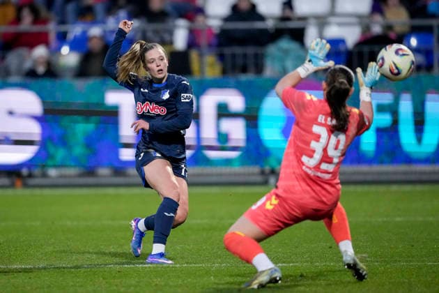 v li Valesca Ampoorter TSG, 18 , Mariella El Sherif Goalkeeper, Goalkeeper, Werder, 39 , fails to score, shot on goal, goal chance, chance, action, action scene, 01 02 2026, Sinsheim Hoffenheim Germany , Football, Google Pixel Women Bundesliga, TSG 1899 Hoffenheim SV Werder Bremen, DFB DFL REGULATIONS PROHIBIT ANY USE OF PHOTOGRAPHS AS IMAGE SEQUENCES AND OR QUASI VIDEO xozx