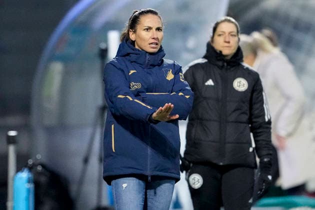 Eva Maria Virsinger Head Coach, Coach, TSG , gives instructions, gestures, gesticulates with arms, single image, single photo, action, action, 01 02 2026, Sinsheim Hoffenheim Germany , Football, Google Pixel Women Bundesliga, TSG 1899 Hoffenheim SV Werder Bremen, DFB DFL REGULATIONS PROHIBIT ANY USE OF PHOTOGRAPHS AS IMAGE SEQUENCES AND OR QUASI VIDEO xozx
