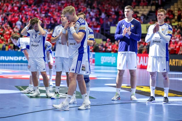 01 02 2026, Handball, Men s EHF EURO 2026, Iceland Croatia, Jyske Bank Boxing in Herning, Denmark, Placement Match 3 4 Disappointed faces among the Icelanders after the defeat Ellioi Vioarsson Iceland 18 Denmark