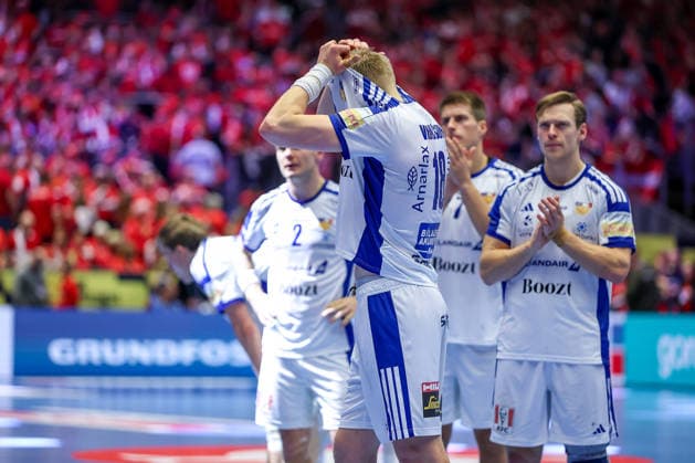 01 02 2026, Handball, Men s EHF EURO 2026, Iceland Croatia, Jyske Bank Boxing in Herning, Denmark, Placement Match 3 4 Disappointed faces among the Icelanders after the defeat Ellioi Vioarsson Iceland 18 Denmark