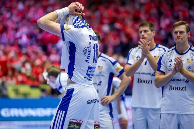 01 02 2026, Handball, Men s EHF EURO 2026, Iceland Croatia, Jyske Bank Boxing in Herning, Denmark, Placement Match 3 4 Disappointed faces among the Icelanders after the defeat Ellioi Vioarsson Iceland 18 Denmark