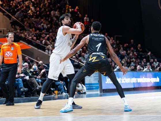 Marcel Kessen MLP Academics Heidelberg, 15 in duel against David N Guessan Basketball Loewen Braunschweig, 01 Basketball Loewen Braunschweig vs MLP Academics Heidelberg, Basketball, easyCredit Basketball Bundesliga, Matchday 18, Season 2025 2026, 01 02 2026 Basketball Loewen Braunschweig vs MLP Academics Heidelberg, Basketball, easyCredit Basketball Bundesliga, Matchday 18, Season 2025 2026, 01 02 2026 Braunschweig Copyright: xEibner-Pressefoto DamianxKruczynx EP_DKI