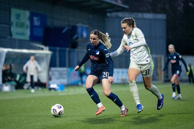 Laura Gloning TSG Hoffenheim, 20 in duel with Mara Alber Werder Bremen, 37 , GER, TSG 1899 Hoffenheim vs SV Werder Bremen, Football Google Pixel Womens Bundesliga, Matchday 16, Season 2025 2026, 01 02 2026 DFB regulations prohibit any use of photographs as image sequences and or quasi video GER, TSG 1899 Hoffenheim vs SV Werder Bremen, Football Google Pixel Womens Bundesliga, Matchday 16, Season 2025 2026, 01 02 2026 Hoffenheim Copyright: xEibner-Pressefoto Memmlerx EP_MMR