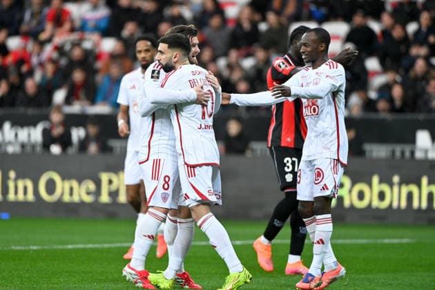 OGC Nice v Stade Brestois 29 - Ligue 1 McDonald s 2025 2026 23 Kamory DOUMBIA (sb29) - 10 Romain DEL CASTILLO (sb29) - 08 Hugo MAGNETTI (sb29) during the Ligue 1 McDonald s match between Nice and Brest at Allianz Riviera on February 1, 2026 in Nice, France. Nice France  Copyright: xFEPx 776348269