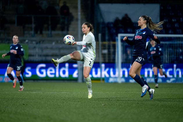 Chiara d Angelo Werder Bremen, 02 in duel with Selina Cerci TSG Hoffenheim, 29 , GER, TSG 1899 Hoffenheim vs SV Werder Bremen, Football Google Pixel Womens Bundesliga, Matchday 16, Season 2025 2026, 01 02 2026 DFB regulations prohibit any use of photographs as image sequences and or quasi video GER, TSG 1899 Hoffenheim vs SV Werder Bremen, Football Google Pixel Womens Bundesliga, Matchday 16, Season 2025 2026, 01 02 2026 Hoffenheim Copyright: xEibner-Pressefoto Memmlerx EP_MMR