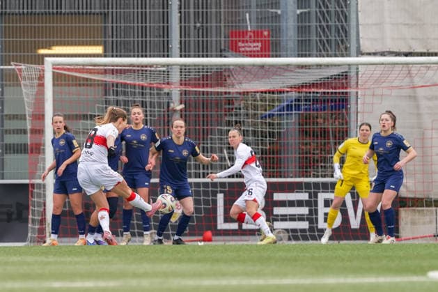 01 02 2026, Soccer, 2 Womens Bundesliga, 2025 2026, Matchday 15, VfB Stuttgart SG 99 Andernach Maxi Rall 8 VfB Stuttgart kicks a free kick