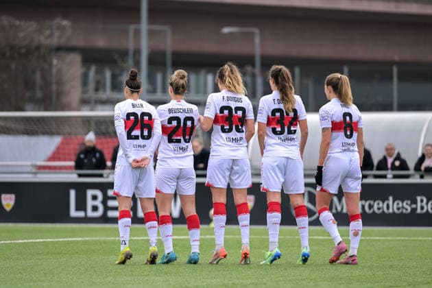 01 02 2026, Football, 2 Womens Bundesliga, 2025 2026, Matchday 15, VfB Stuttgart SG 99 Andernach The wall is up Nicole Billa 26 VfB Stuttgart , Jana Beuschlein 20 VfB Stuttgart , Fabienne Dongus 33 VfB Stuttgart , Tamar Dongus 32 VfB Stuttgart and Maxi Rall 8 VfB Stuttgart get ready for the free kick